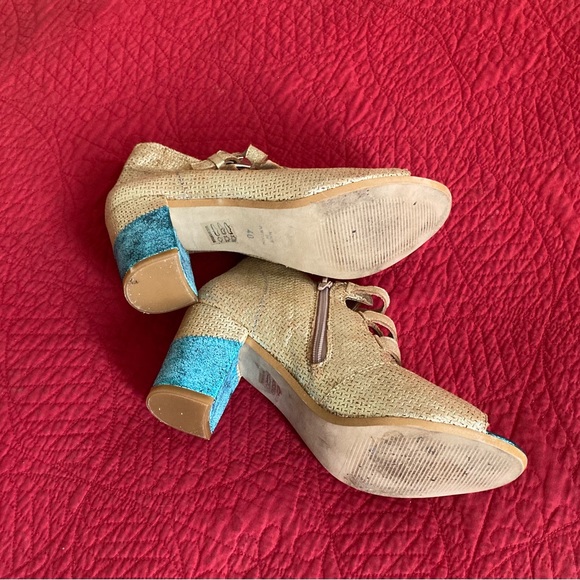 UNITY IN DIVERSITY- GENUINE LEATHER OPEN TOE BUTTERCUP BLUE/GOLD SANDALS size 40 - Picture 7 of 11